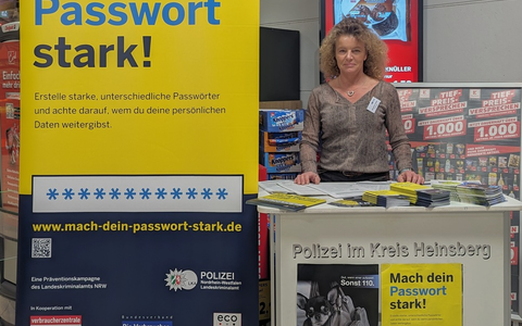 POL-HS: Informationsstand am Safer Internet Day - Foto: presseportal.de
