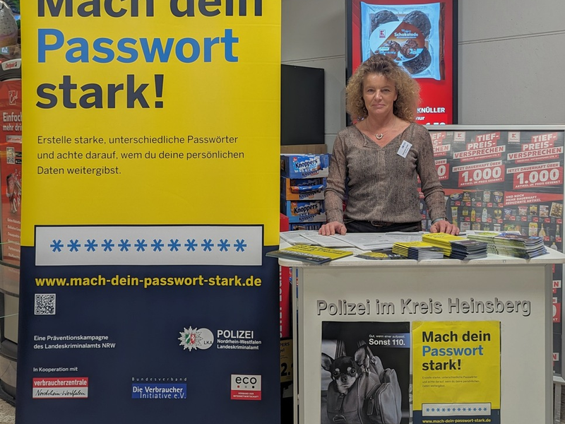 POL-HS: Informationsstand am Safer Internet Day - Foto: presseportal.de