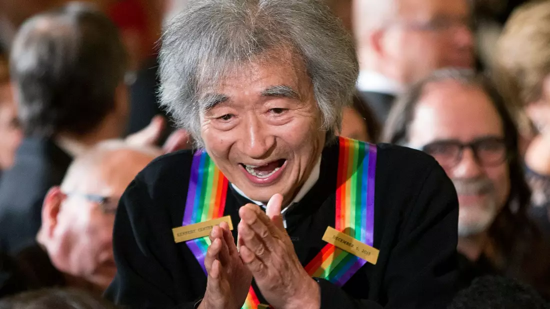 Der japanishe Dirigent Seiji Ozawa starb im Alter von 88 Jahren. - Bild: Andrew Harnik/AP/dpa