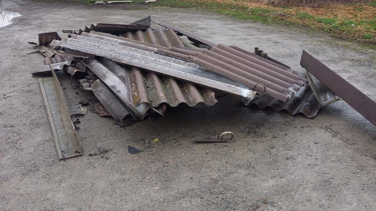 POL-UL: (UL) Lonsee - Eternitplatten illegal entsorgt / Bei Ermittlungen wegen einer Umweltstraftat hofft die Polizei Ulm auf Zeugenhinweise. - Foto: presseportal.de