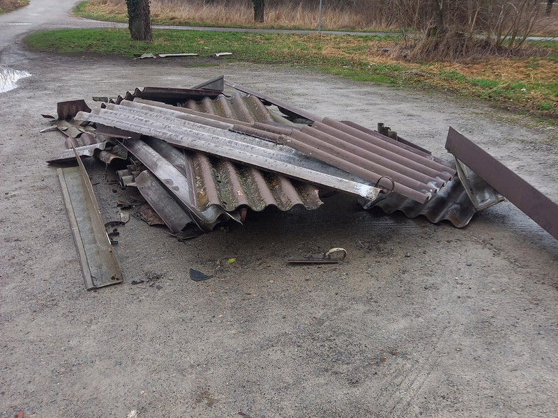 POL-UL: (UL) Lonsee - Eternitplatten illegal entsorgt / Bei Ermittlungen wegen einer Umweltstraftat hofft die Polizei Ulm auf Zeugenhinweise. - Foto: presseportal.de