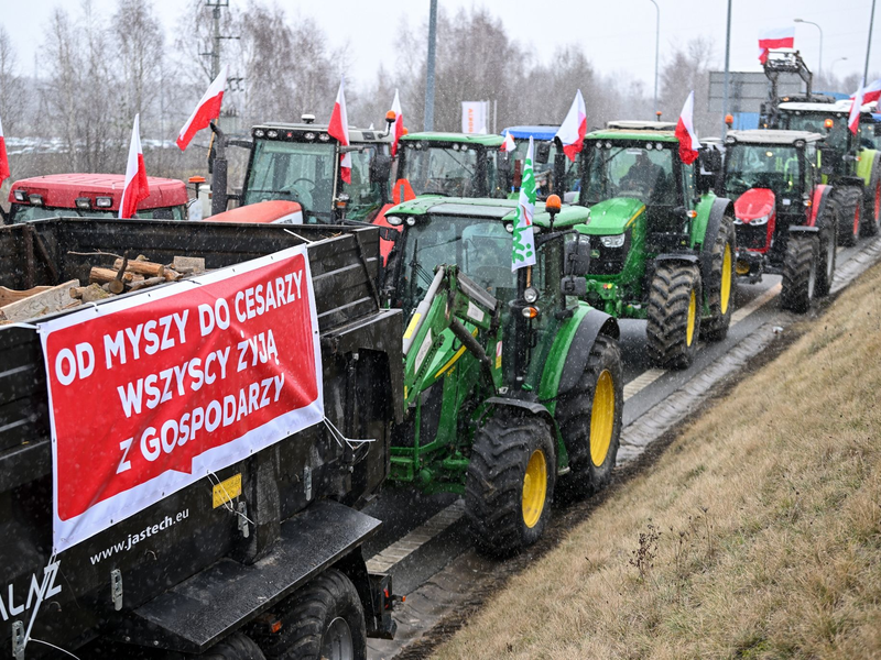 Polnische Landwirte haben landesweit gegen den Europäischen Green Deal und den Zustrom von Waren aus der Ukraine protestiert. - Foto: Przemyslaw Piatkowski/PAP/dpa