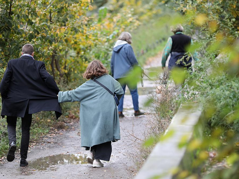 Leute gehen Spazieren (Archiv) - Foto: über dts Nachrichtenagentur