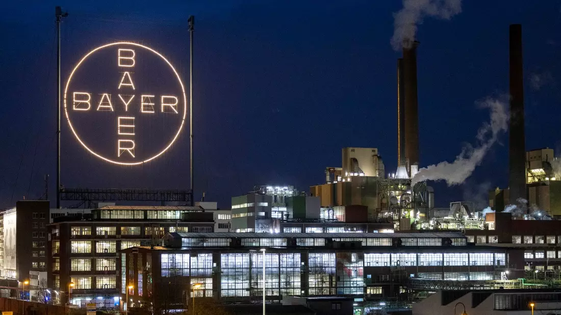 Bei dem Agrarchemie- und Pharmakonzern Bayer gibt es große Umstrukturierungen. - Bild: Thomas Banneyer/dpa
