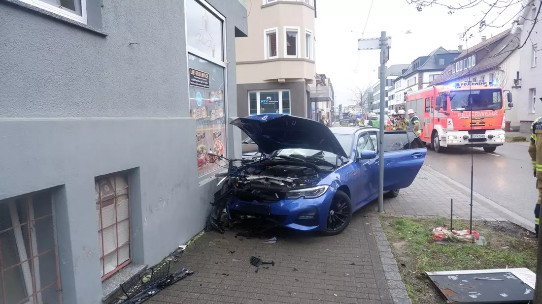 FW Stuttgart: Verkehrsunfall mit mehreren Beteiligten - Bild: presseportal.de