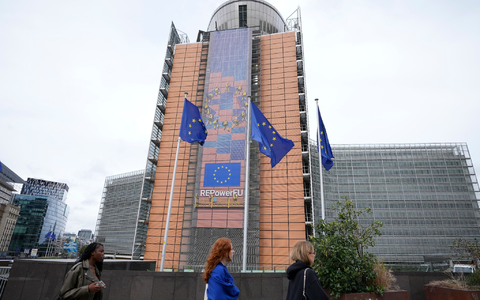 Die Pläne sehen vor, dass bei EU-Zielvorgaben für den Abbau von zu hohen Defiziten und Schuldenständen die individuelle Situation von Ländern stärker als bislang berücksichtigt wird. - Foto: Virginia Mayo/AP/dpa Die Pläne sehen vor, dass bei EU-Zielvorgaben für den Abbau von zu hohen Defiziten und Schuldenständen die individuelle Situation von Ländern stärker als bislang berücksichtigt wird. - Foto: Virginia Mayo/AP/dpa