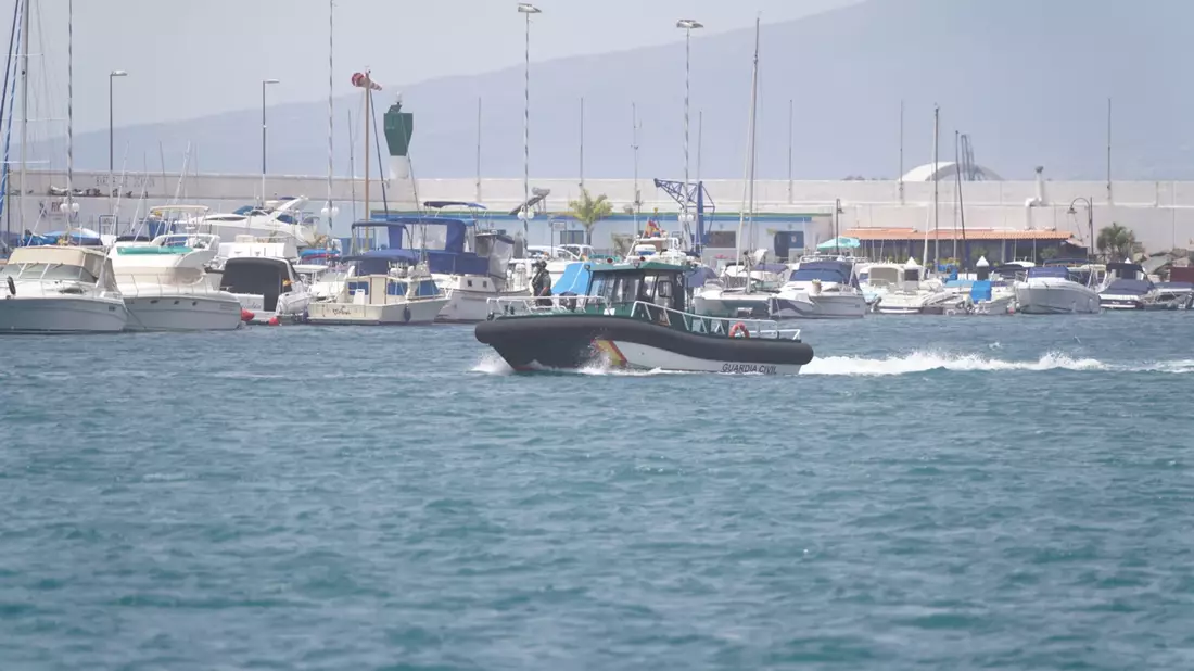 Beamte der spanischen Guardia Civil sind im Hafen von Barbate getötet worden. Das Entsetzen ist groß (Archivbild). - Bild: -/Europa Press/dpa