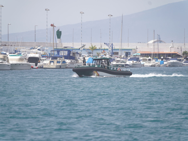 Beamte der spanischen Guardia Civil sind im Hafen von Barbate getötet worden. Das Entsetzen ist groß (Archivbild). - Foto: -/Europa Press/dpa