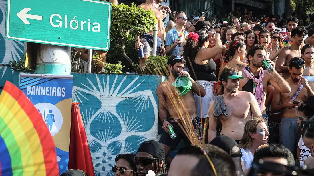 Feiernde aus der ganzen Welt zieht es zum Karneval in Rio. - Bild: Aline Massuca/dpa