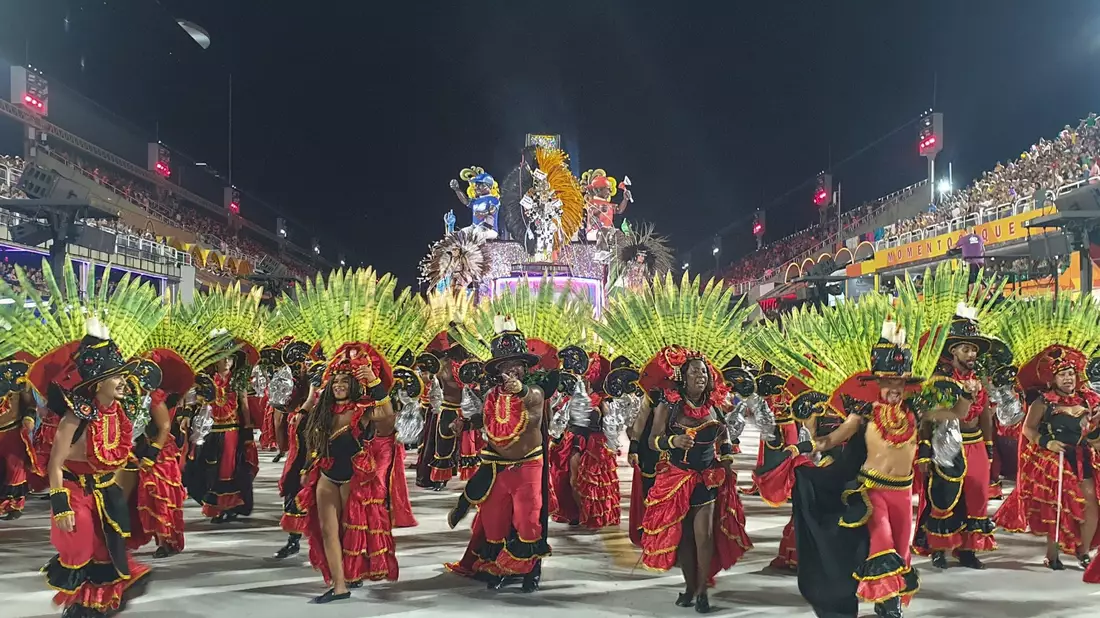 Der Karneval von Rio ist die größte Party der Welt, die Stadtverwaltung erwartet insgesamt sieben Millionen Menschen in der Stadt. - Bild: Philipp Znidar/dpa