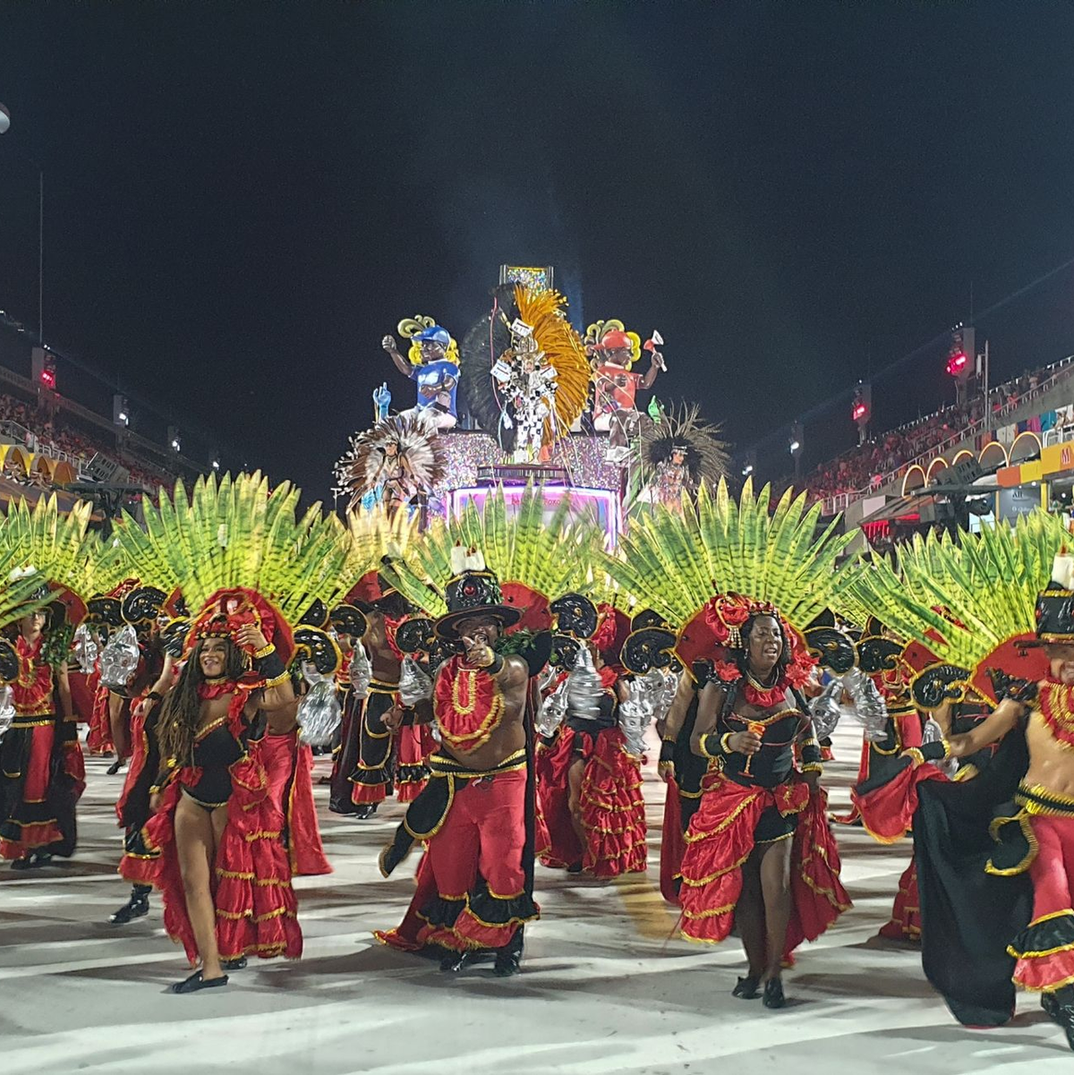 Der Karneval von Rio ist die größte Party der Welt, die Stadtverwaltung erwartet insgesamt sieben Millionen Menschen in der Stadt. - Foto: Philipp Znidar/dpa