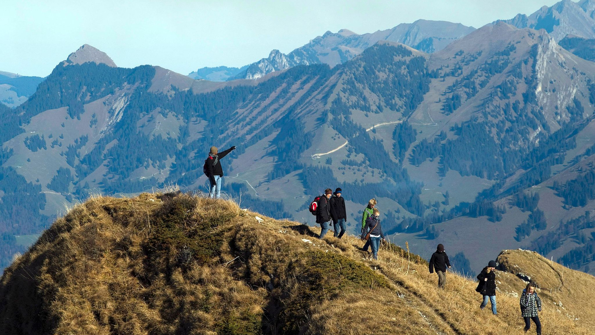 Im Wandergebiet Rochers-de-Naye in der Schweiz sind drei Menschen tödlich verunglückt (Archivbild von 2011). - Foto: Jean-Christophe Bott/dpa