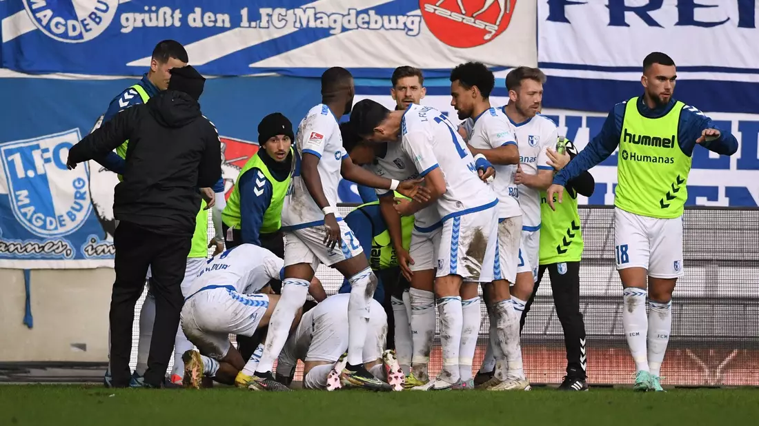 Magdeburg jubelt - der FC St. Pauli hingegen verliert erstmals in dieser Saison ein Ligaspiel. - Bild: Christophe Gateau/dpa