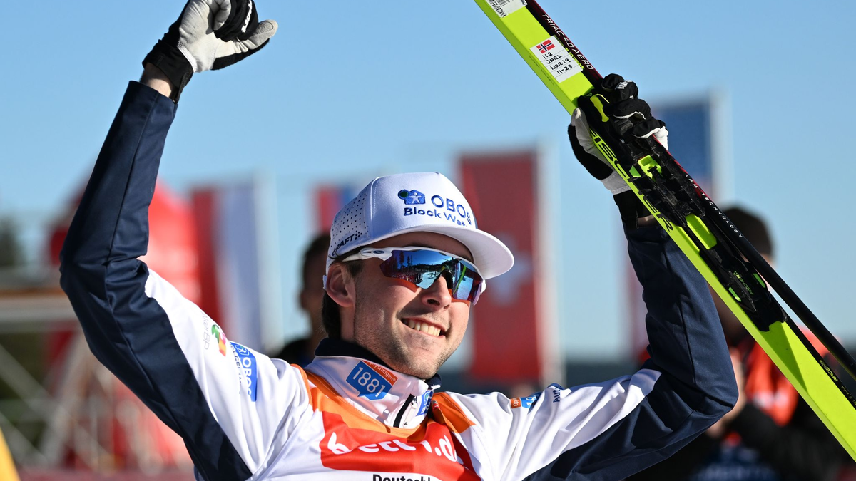 Der Norweger Jarl Magnus Riiber freut sich in Otepää über den Sieg. - Foto: Bernd Weißbrod/dpa