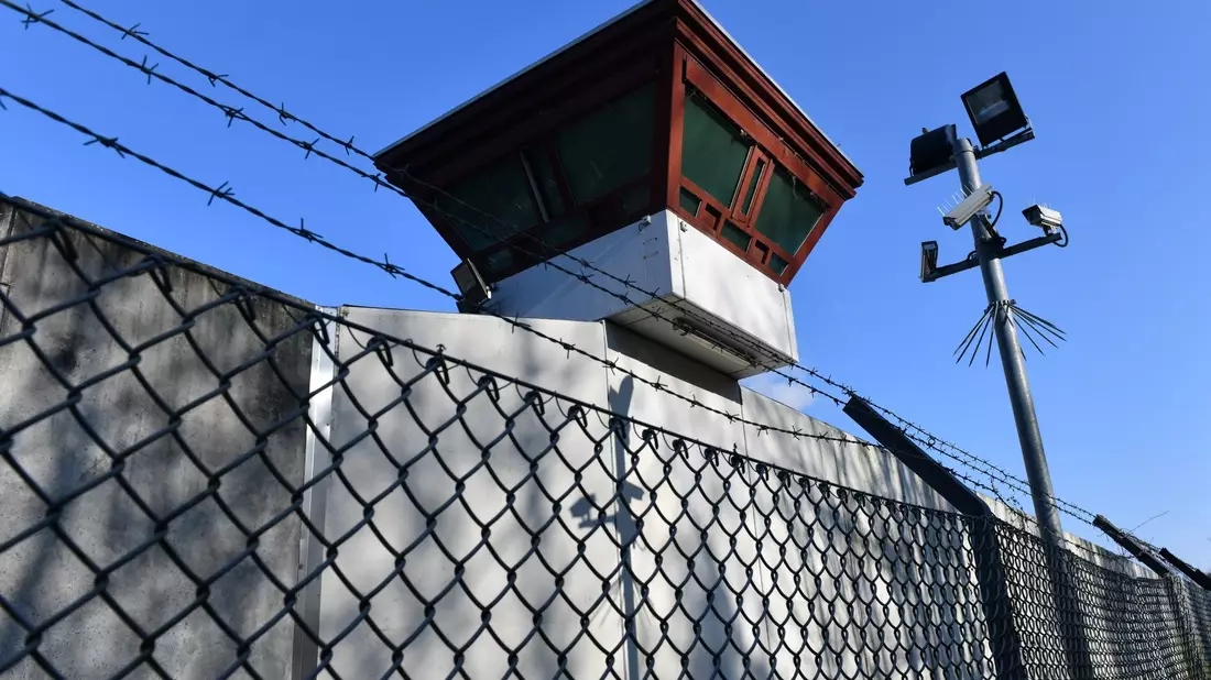 Der aus der Berliner JVA Tegel geflohene verurteilte Vergewaltiger ist gefasst worden. - Bild: Paul Zinken/dpa