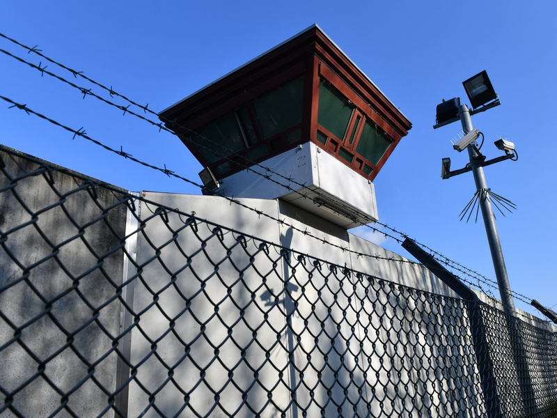 Nach Angaben der Justizverwaltung wurden dem Straftäter seit dem Jahr 2005 regelmäßig Ausgänge gewährt. - Foto: Paul Zinken/dpa