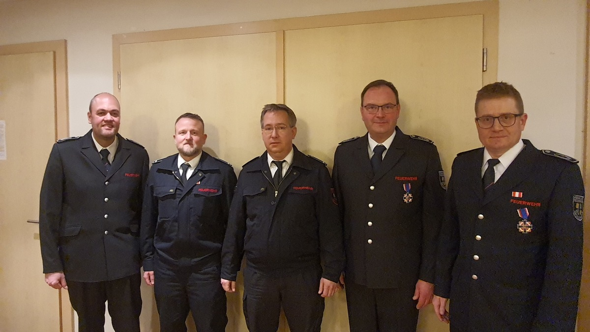 FW Drolshagen: Jahresdienstbesprechung der Feuerwehr der Stadt Drolshagen: Besondere Ehrung und eine Premiere - Foto: presseportal.de