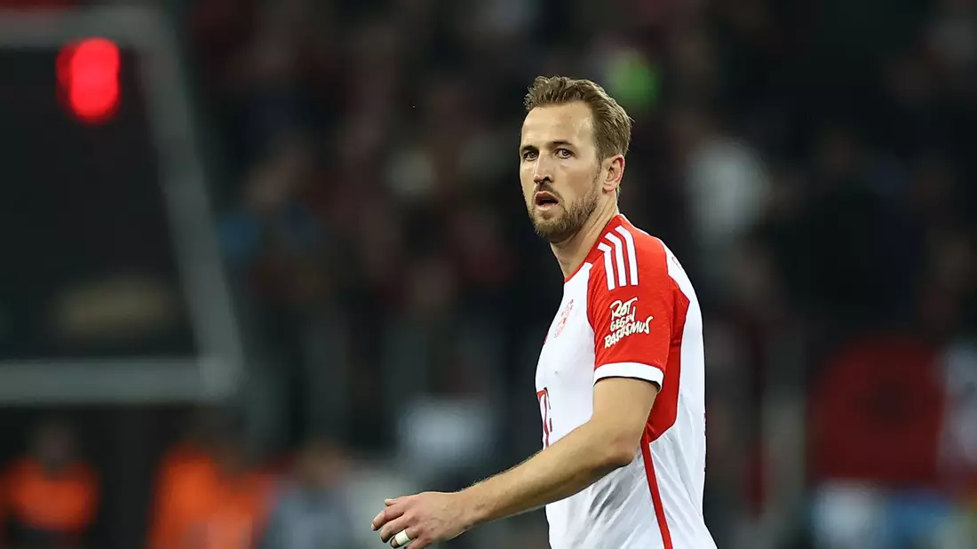 Die Bayern-Stars um Stürmer Harry Kane waren bedient. - Bild: Rolf Vennenbernd/dpa
