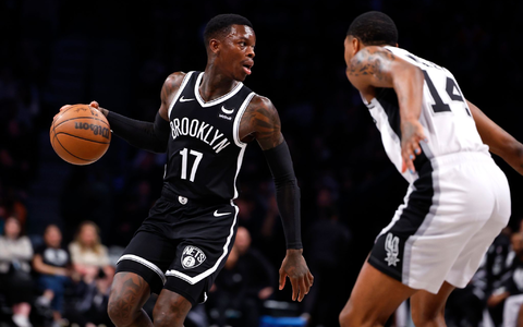Dennis Schröder (17) kam bei seinem Debüt für die Brooklyn Nets auf 15 Punkte und 12 Assists. - Foto: Noah K. Murray/AP/dpa