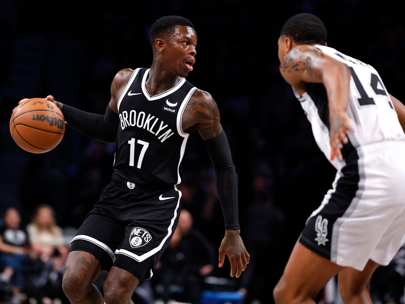Dennis Schröder (17) kam bei seinem Debüt für die Brooklyn Nets auf 15 Punkte und 12 Assists. - Foto: Noah K. Murray/AP/dpa