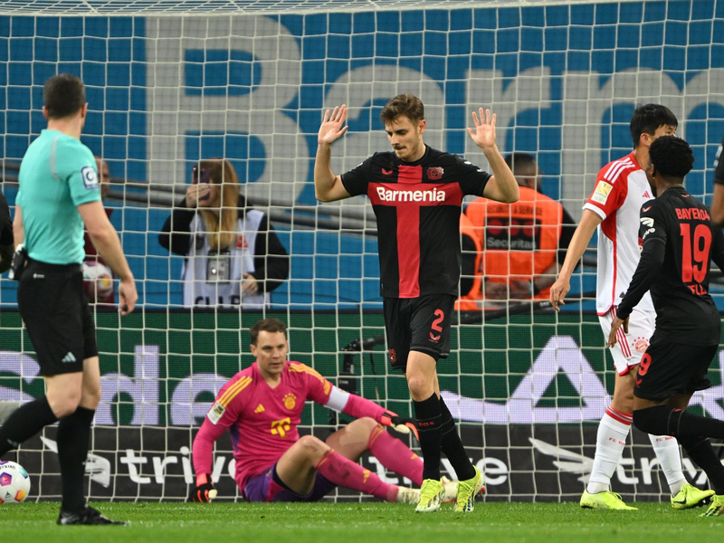 Als Josip Stanisic sein erst zweites Tor in der Fußball-Bundesliga erzielte, wirkte es so, als tue es ihm leid. - Foto: Federico Gambarini/dpa