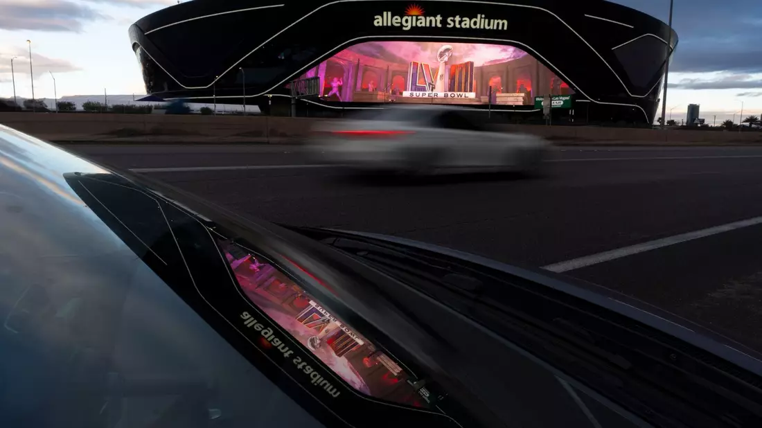 Im Allegiant Stadium in Las Vegas wird der 58. Super Bowl ausgetragen. - Bild: Gregory Bull/AP/dpa