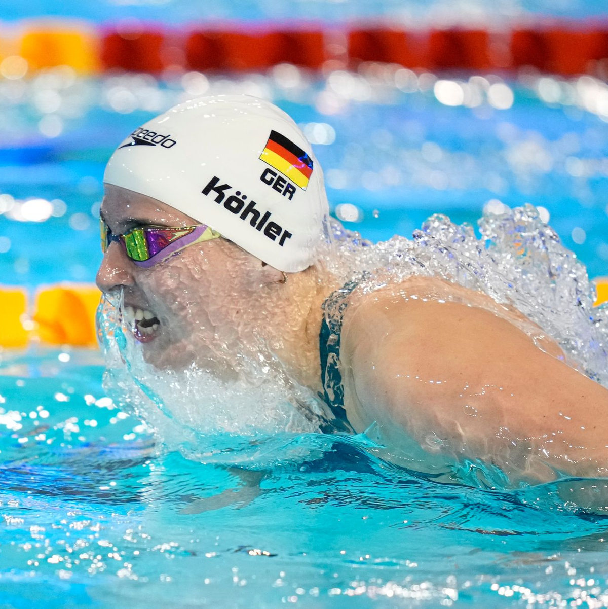 Steht über 100 Meter Schmetterling im Halbfinale der Schwimm-WM in Katar: Angelina Köhler. - Foto: Andreea Alexandru/AP/dpa/Archivbild