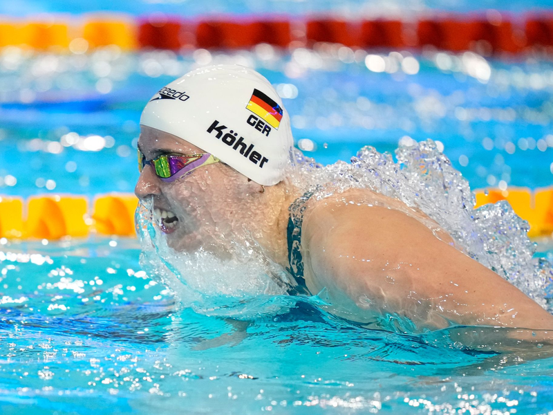 Steht über 100 Meter Schmetterling im Halbfinale der Schwimm-WM in Katar: Angelina Köhler. - Foto: Andreea Alexandru/AP/dpa/Archivbild