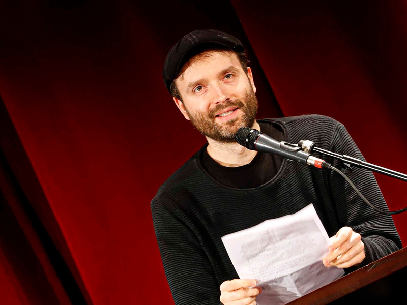 Marc-Uwe Kling: Erstes Buch mit seinen Töchtern / Spazieren gehen - und dabei einen Roman schreiben: So entstand die Fantasy-Krimi-Komödie Der Spurenfinder der Berliner Schriftsteller-Familie - Foto: presseportal.de