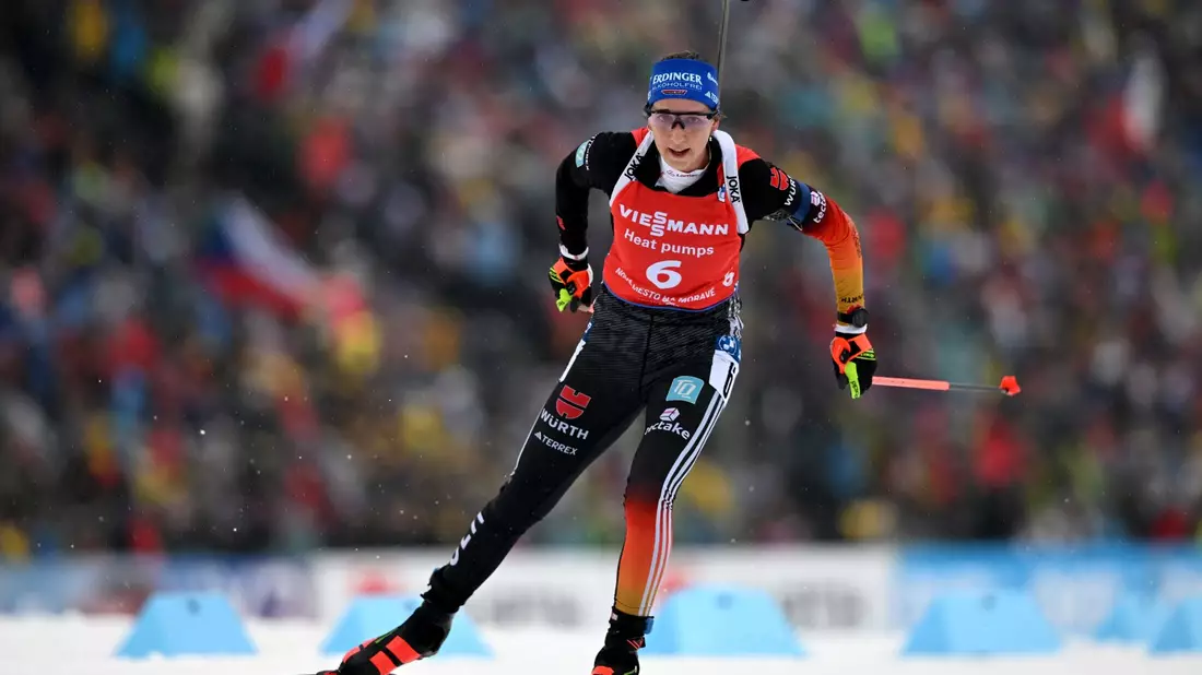 Biathletin Franziska Preuß hat ihren sechsten Platz im Verfolgungsrennen verteidigt. - Bild: Hendrik Schmidt/dpa