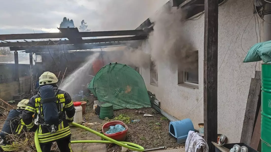 FW-MH: Brand einer Gartenlaube und einer Wohnung in Mülheim Styrum - Bild: presseportal.de