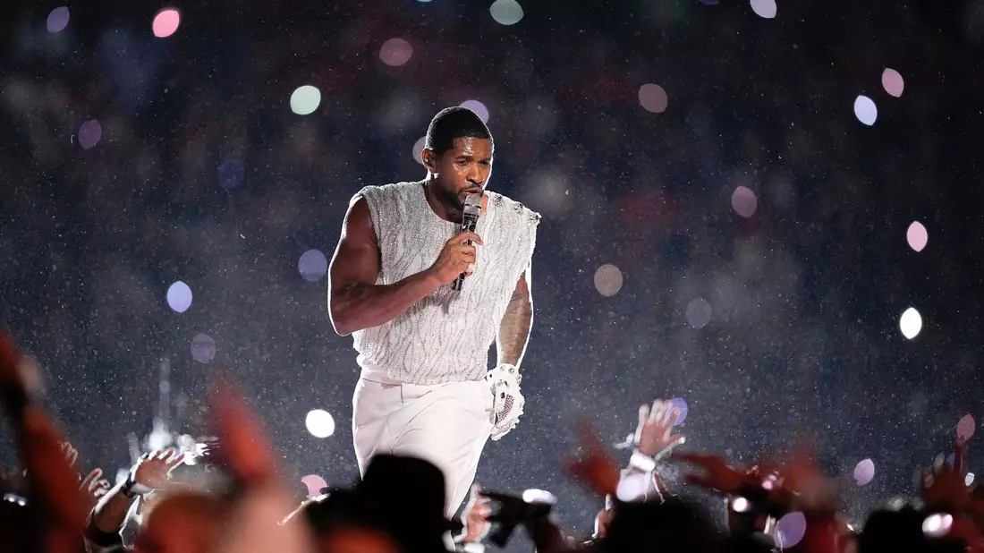 Usher war schon 2011 gemeinsam mit den Black Eyed Peas in der Halbzeitshow aufgetreten. - Bild: Brynn Anderson/AP/dpa