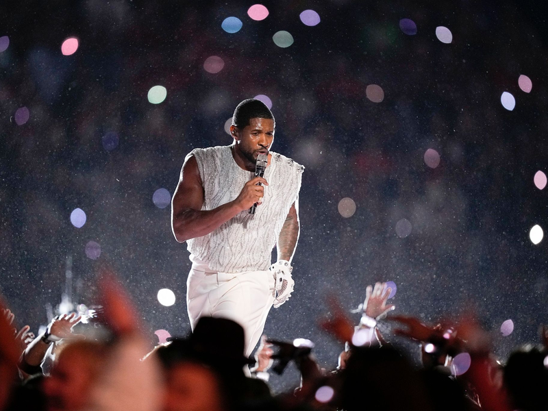 Usher war schon 2011 gemeinsam mit den Black Eyed Peas in der Halbzeitshow aufgetreten. - Foto: Brynn Anderson/AP/dpa