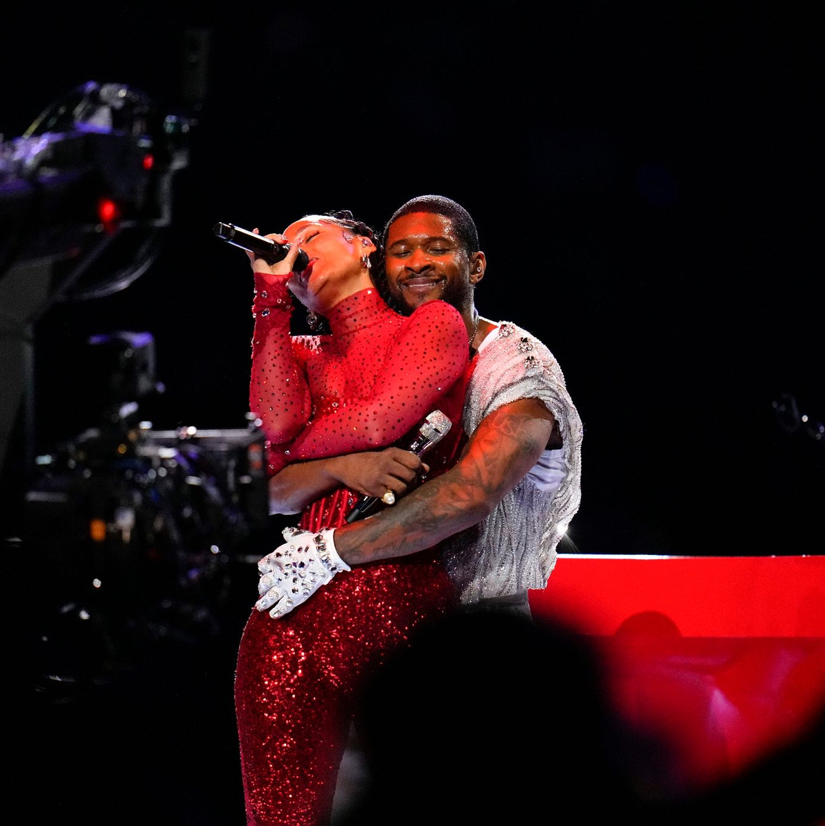 Alicia Keys stand als Überraschungsgast mit Usher auf der Bühne. - Foto: Julio Cortez/AP/dpa