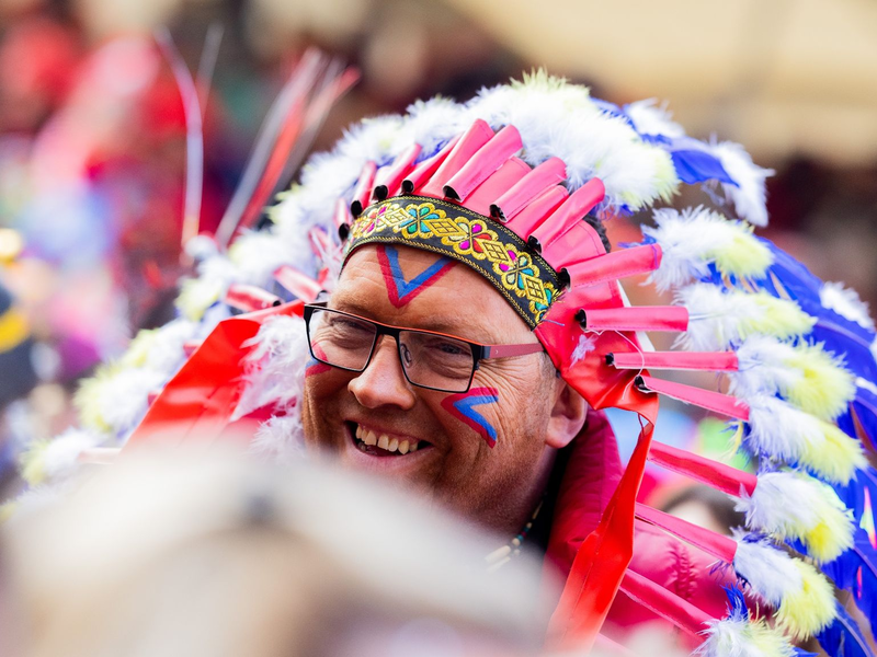 Rosenmontag ist der Höhepunkt der Karnevalszeit. - Foto: Rolf Vennenbernd/dpa