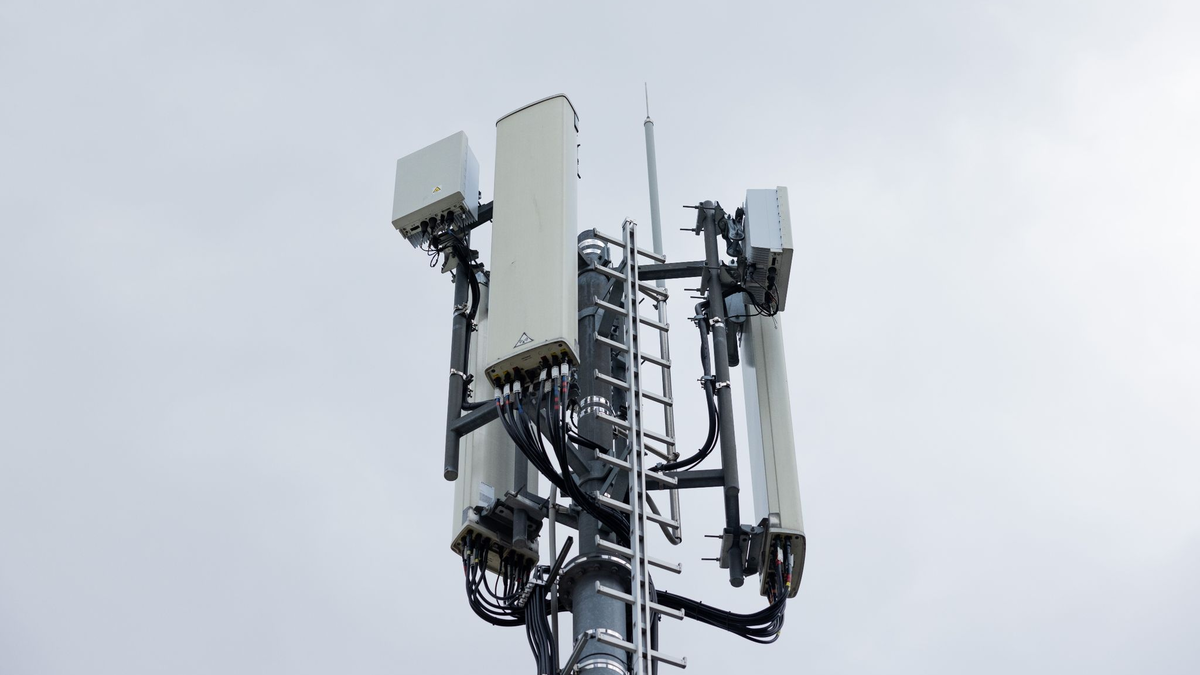 Ein Mobilfunksendemast: Die Telekommunikationsanbieter sind von dem Minderungsrecht wenig begeistert. - Foto: Rolf Vennenbernd/dpa