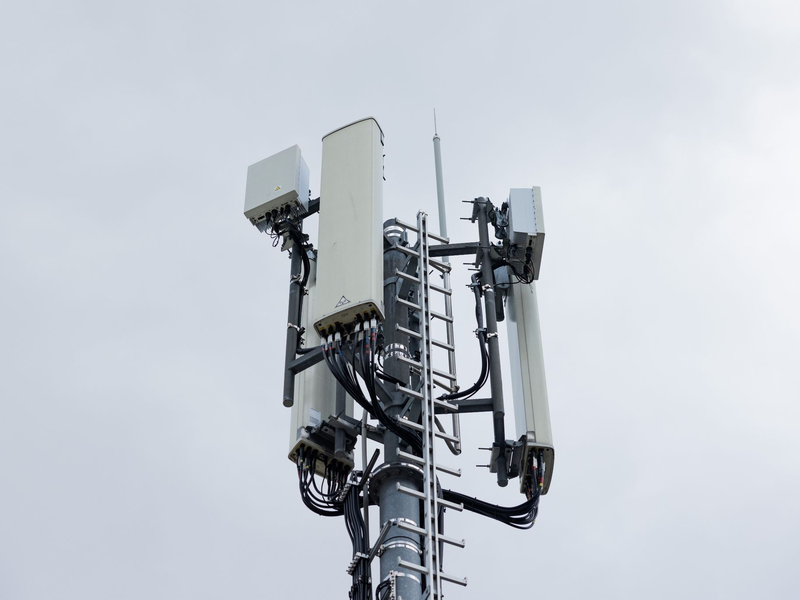 Ein Mobilfunksendemast: Die Telekommunikationsanbieter sind von dem Minderungsrecht wenig begeistert. - Foto: Rolf Vennenbernd/dpa