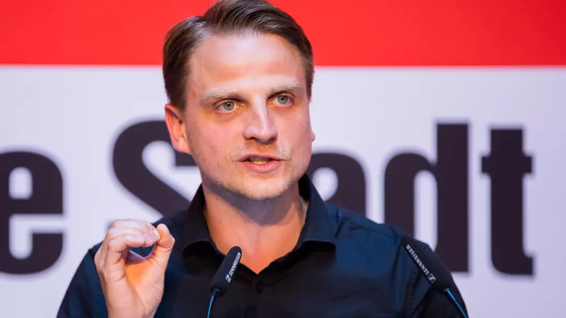 Der Berliner Linken-Chef Maximilian Schirmer: Seine Partei kam bei der Wiederholungswahl auf 11,5 Prozent. - Bild: Christoph Soeder/dpa