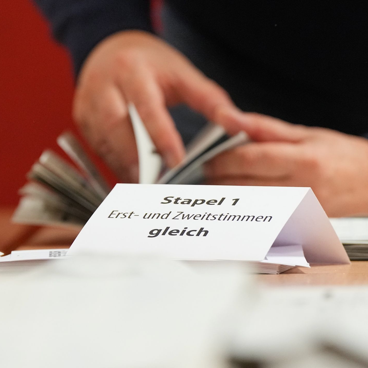 Wegen zahlreicher Pannen musste die Bundestagswahl 2021 in Berlin teilweise wiederholt werden. - Foto: Soeren Stache/dpa