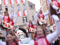Der nordrhein-westfälische Ministerpräsident Hendrik Wüst (CDU) läuft im Kölner Rosenmontagsumzug mit. - Foto: Rolf Vennenbernd/dpa
