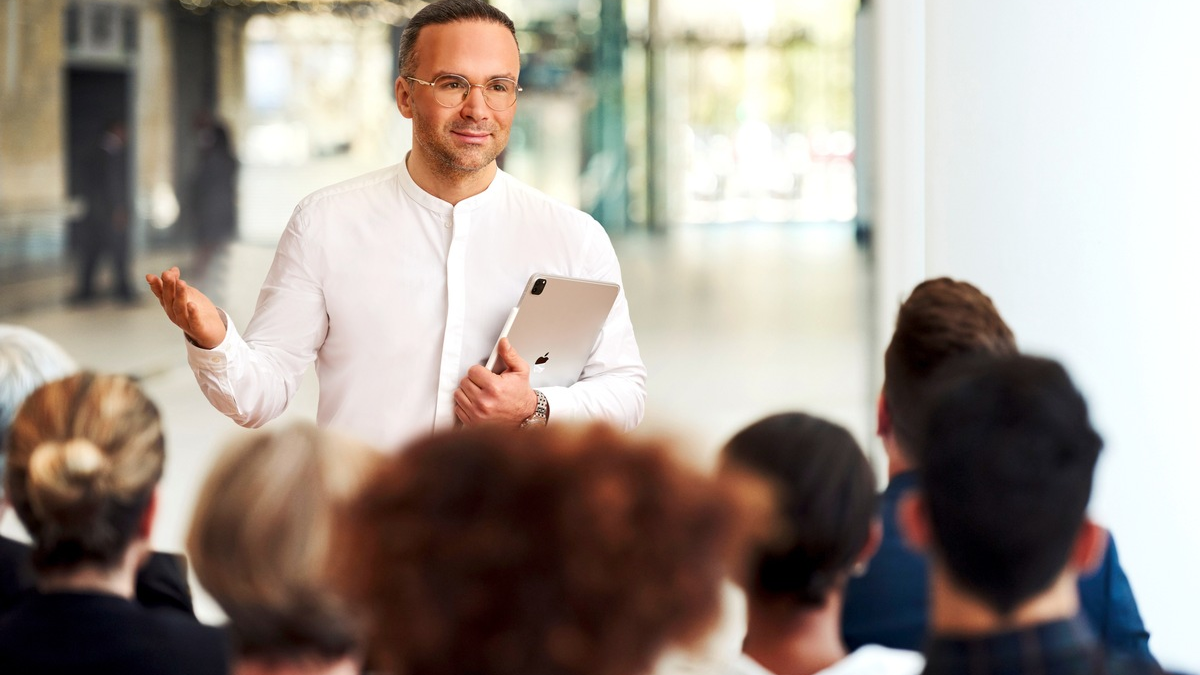 Die Ansprüche der jungen Generation - Psychologe erklärt, wie Unternehmen die Gen Z als engagierte Mitarbeiter gewinnen - Foto: presseportal.de