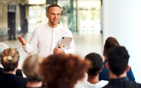 Die Ansprüche der jungen Generation - Psychologe erklärt, wie Unternehmen die Gen Z als engagierte Mitarbeiter gewinnen - Foto: presseportal.de