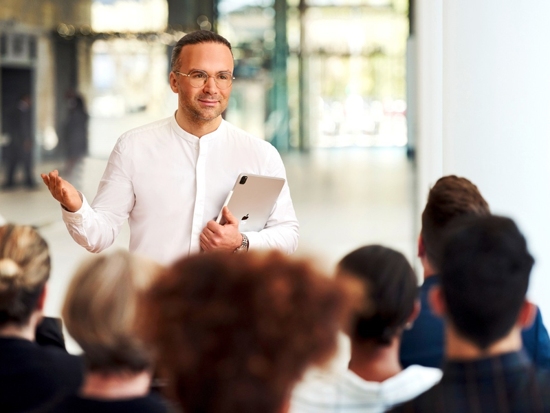 Die Ansprüche der jungen Generation - Psychologe erklärt, wie Unternehmen die Gen Z als engagierte Mitarbeiter gewinnen - Foto: presseportal.de