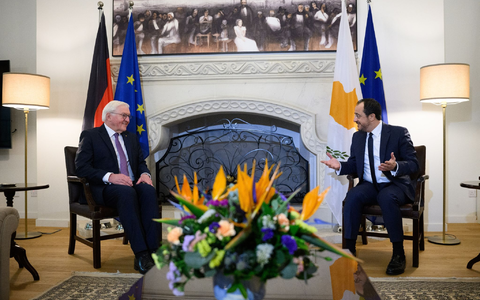 Bundespräsident Steinmeier und der zyorische Präsident Nikos Christodoulides in Nikosia. , Steinmeier besucht das Land 20 Jahre nach dessen Beitritt zur Europäischen Union und 50 Jahre nach der Teilung der Insel. - Foto: Bernd von Jutrczenka/dpa