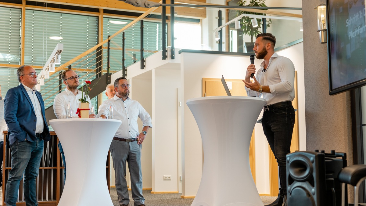 Die Transformation zum attraktiven Handwerksbetrieb : 7 Schritte, mit denen Handwerker Fachkräfte für einen Wechsel motivieren - Foto: presseportal.de