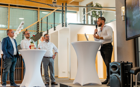 Die Transformation zum attraktiven Handwerksbetrieb : 7 Schritte, mit denen Handwerker FachkrĂ€fte fĂŒr einen Wechsel motivieren - Foto: presseportal.de Die Transformation zum attraktiven Handwerksbetrieb : 7 Schritte, mit denen Handwerker FachkrĂ€fte fĂŒr einen Wechsel motivieren - Foto: presseportal.de