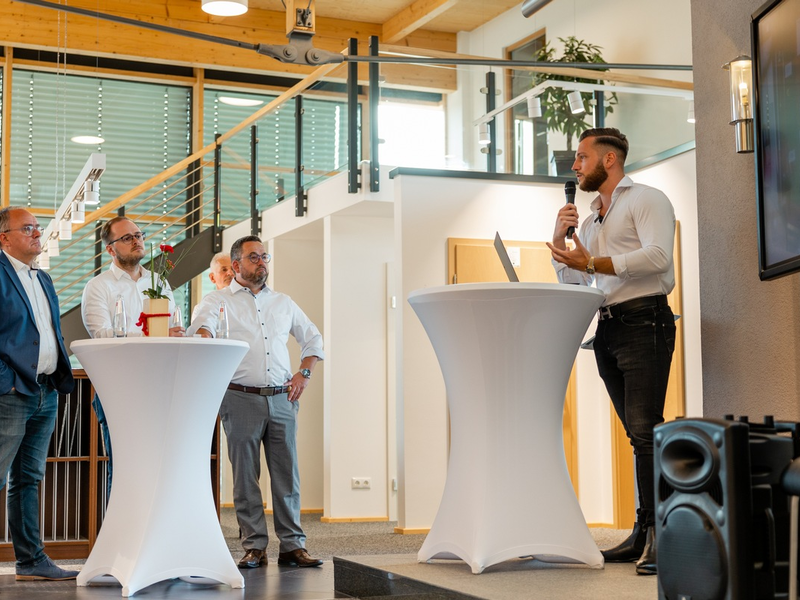 Die Transformation zum attraktiven Handwerksbetrieb : 7 Schritte, mit denen Handwerker Fachkräfte für einen Wechsel motivieren - Foto: presseportal.de