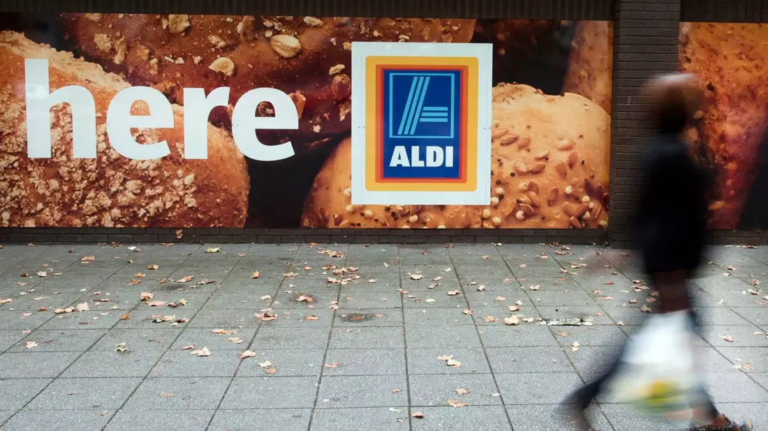 Der Discounter Aldi hat in Großbritannien momentan einen Markanteil von - Bild: Will Oliver/epa/dpa