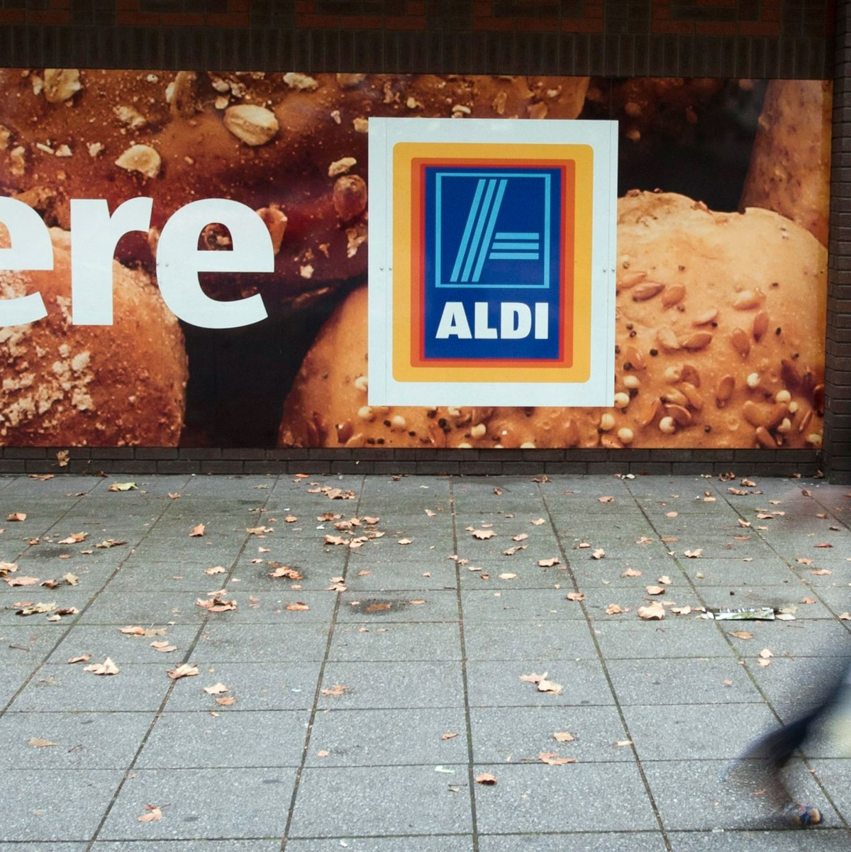 Der Discounter Aldi hat in Großbritannien einen Markanteil von 9,3 Prozent. - Foto: Will Oliver/epa/dpa