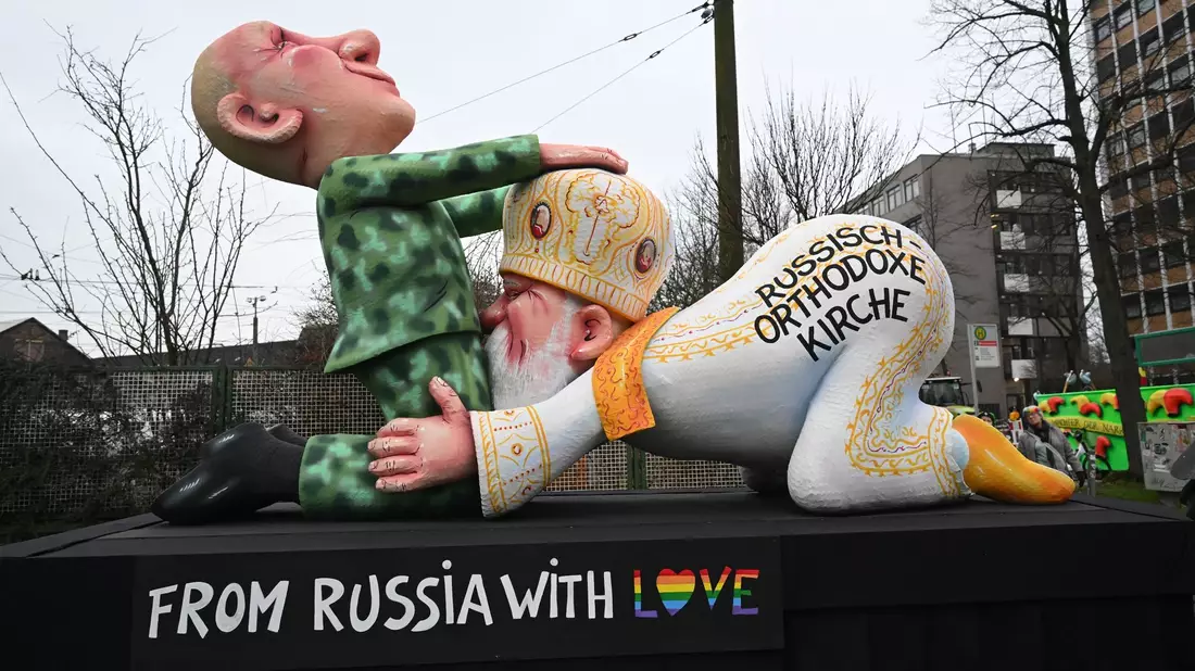 Kremlchef Putin und Kirchenpatriarch Kirill in eindeutiger Position. - Bild: Federico Gambarini/dpa